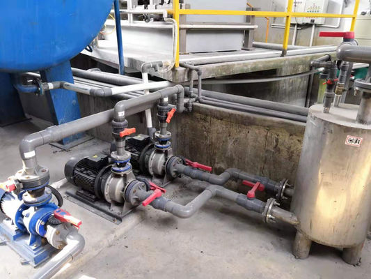 수동 랙킹 시스템을 사용한 알루미늄 모듈식 아노다이징 라인 공정