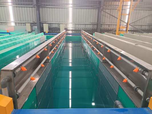 좋은 가격 자동 800T / 월 알루미늄 애노딩 생산 라인 6500mm 최대 프로필 길이와 10 ~ 12μm 필름 두께 온라인으로