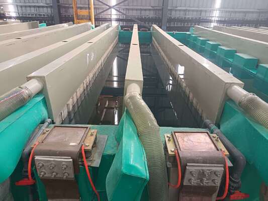 좋은 가격 8-25μm 피막 두께 및 최대 6500mm 프로파일 길이를 갖춘 150 T/M 용량 알루미늄 양극 산화 라인 온라인으로